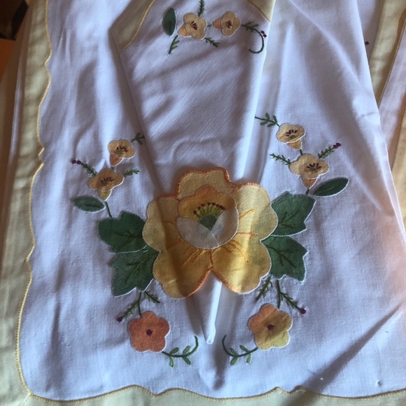 Vintage 1950’s fine Appliqué and Embroidery cotton 4 placemats and napkins- new - Picture 2 of 8